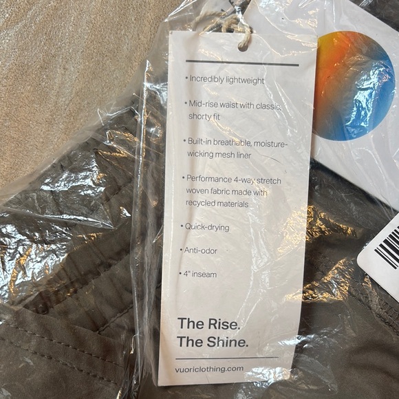 NWT W’s Vuori Lg Clementine 4” Short in Light Oregano. Packaging unopened! - Picture 7 of 8